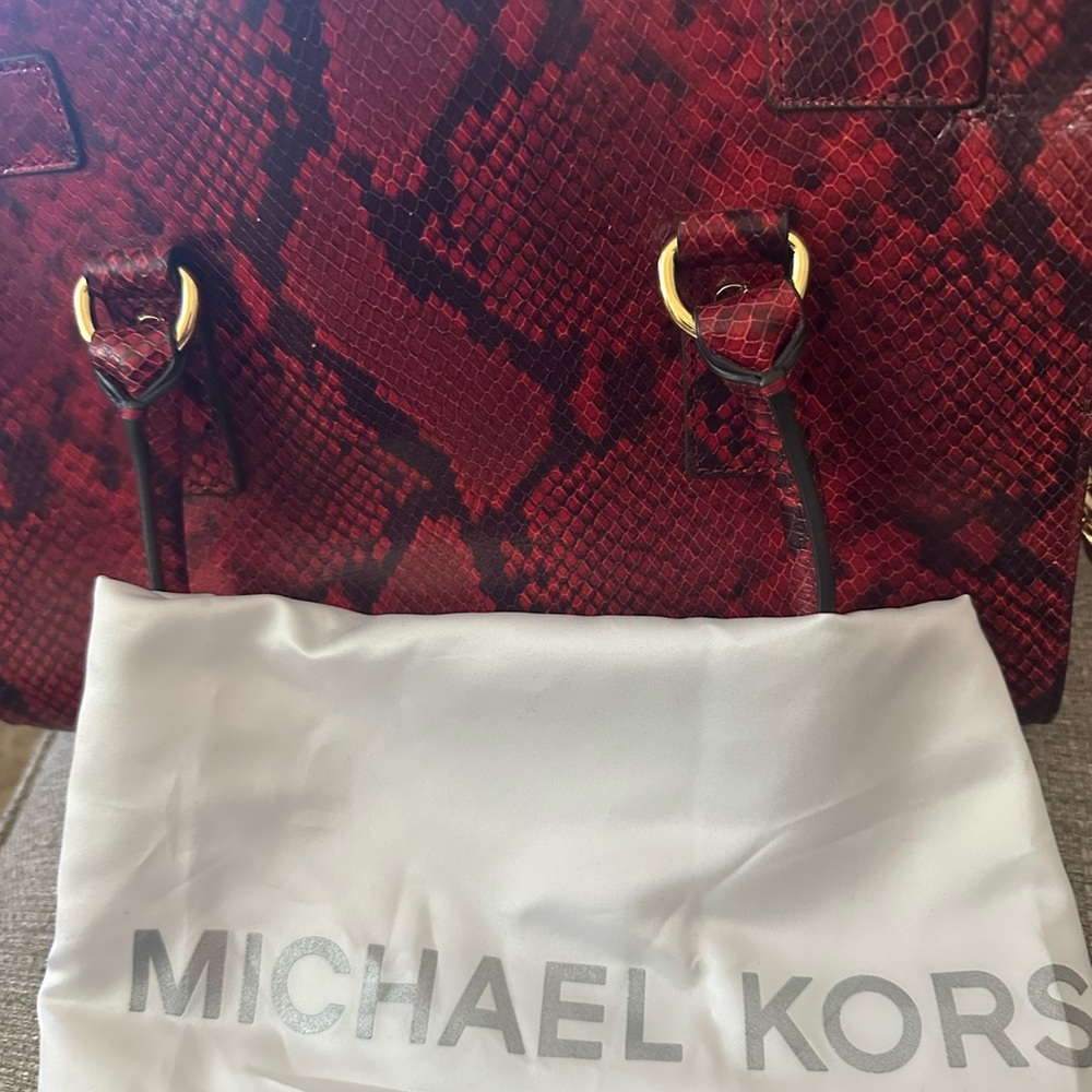 Michael Kors Hamilton Red Snake Print Embossed Handbag Iconic MK‎ Gold Hardware - Picture 4 of 16